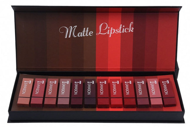 Nuevo juego de 12 labiales mate en tubo cuadrado.