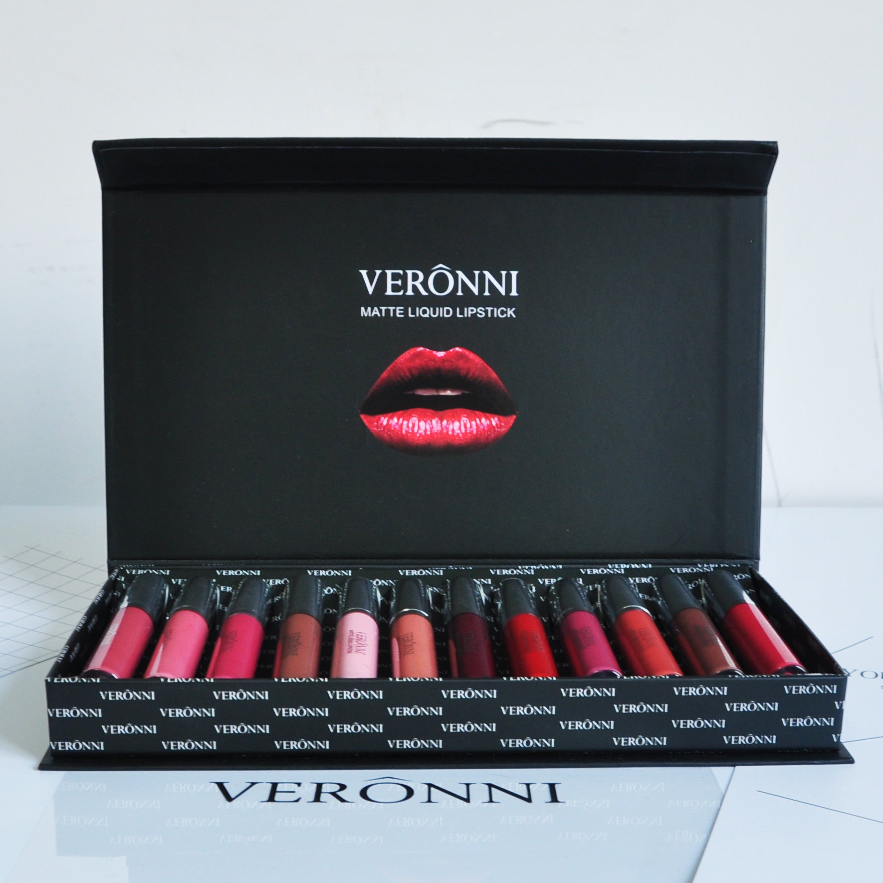 Caja de regalo con 12 lápices labiales