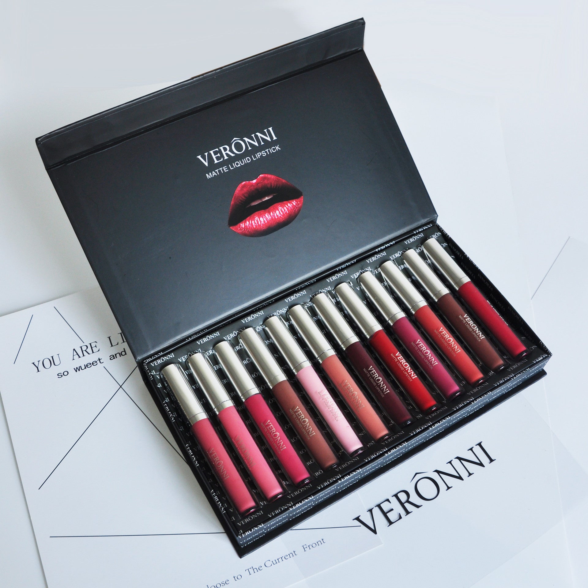 Caja de regalo con 12 lápices labiales