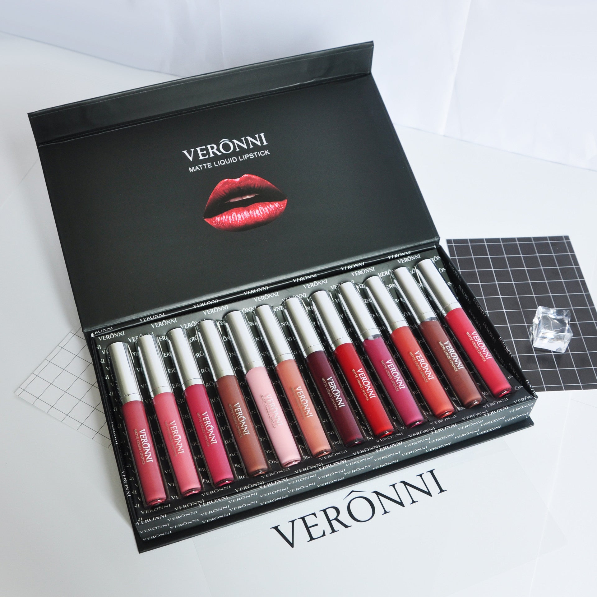 Caja de regalo con 12 lápices labiales